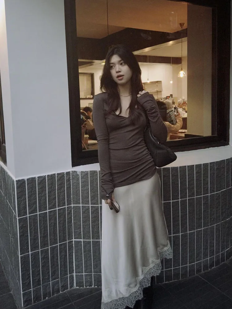 HH امرأة الربيع أزياء التنقل الحرير الساتان غير المتماثلة تنحنح الدانتيل الديكور تنورة الإناث عارضة الشارع نمط منتصف طول تنورة #2