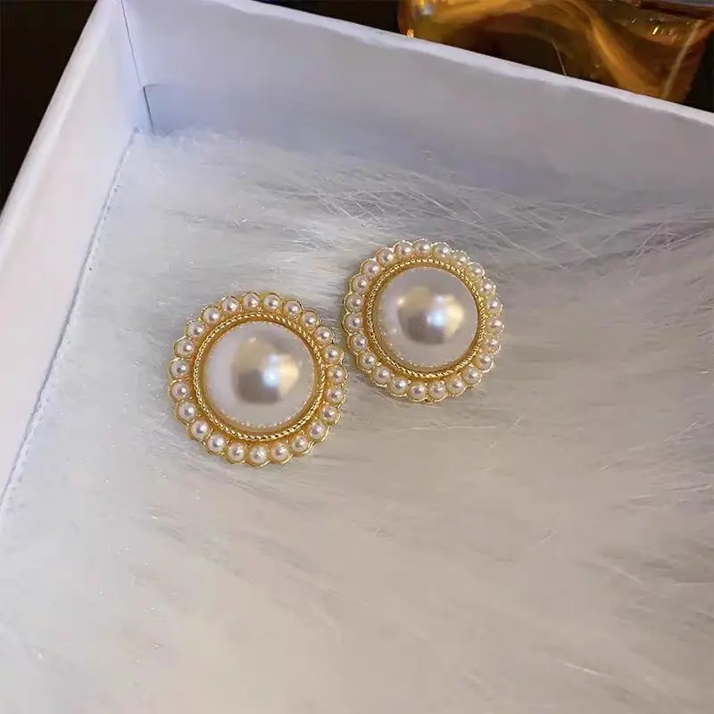 Vintage Imitation Pearl Stud Earrings for Women French Elegant Internet Celebrity Earring Luxury Fashion Jewelry Wedding Bride
