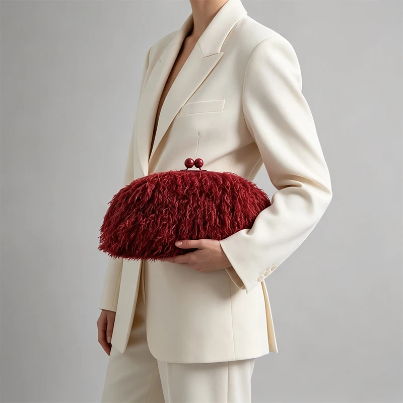 Clutch-Tasche mit Verschlussrahmen, Damen-Handtasche aus Kunstfell für Herbst und Winter, Plüsch-Umhängetasche mit Kette, elegante, modische Party-Abendtasche – Detail 11