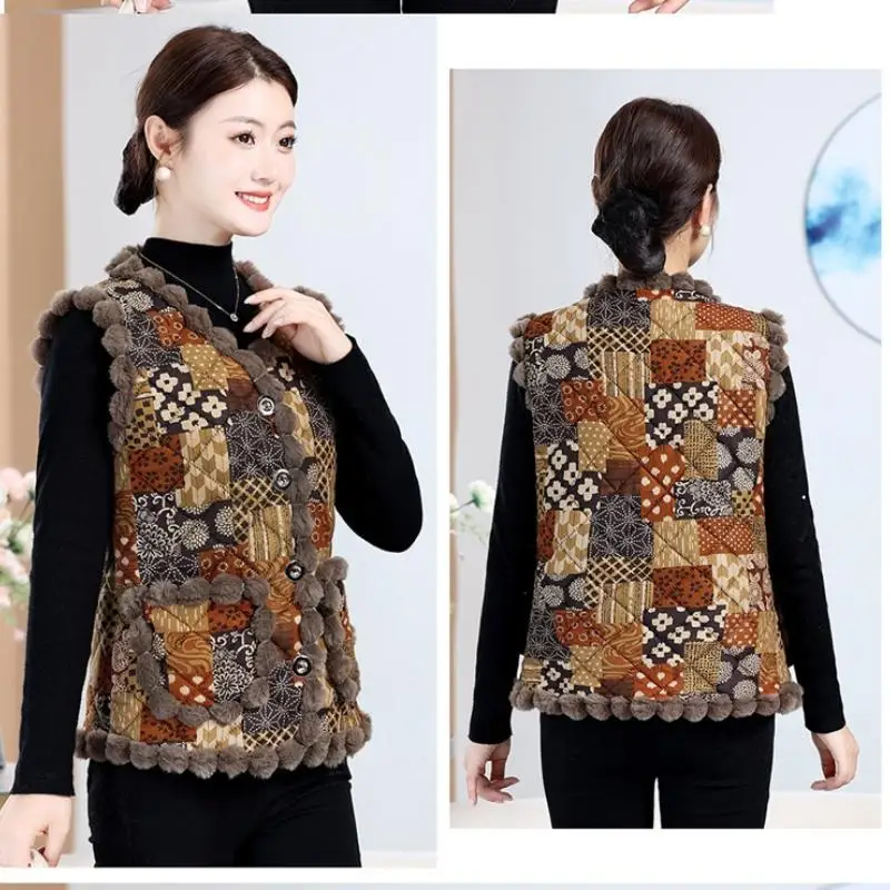 Middle Aged Mother's Clothing Vest with Thick Velvet New Autumn Winter Clothing Vest Size Large Warm Shoulder Women's Outerwear