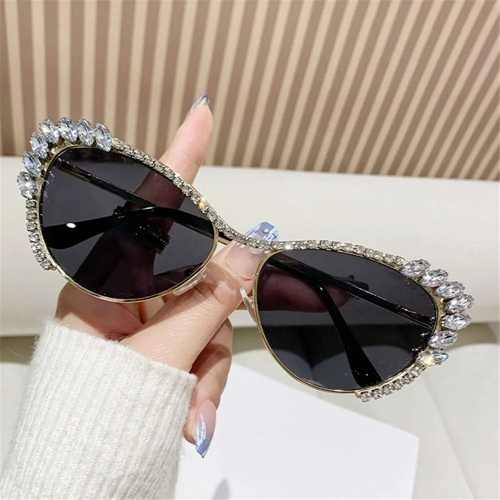 

Fashion Cat-Eye Rhinestone Embellished Metal Sunglasses Street Style UV Protection Rhinestone Sun Glasses Women's Shades