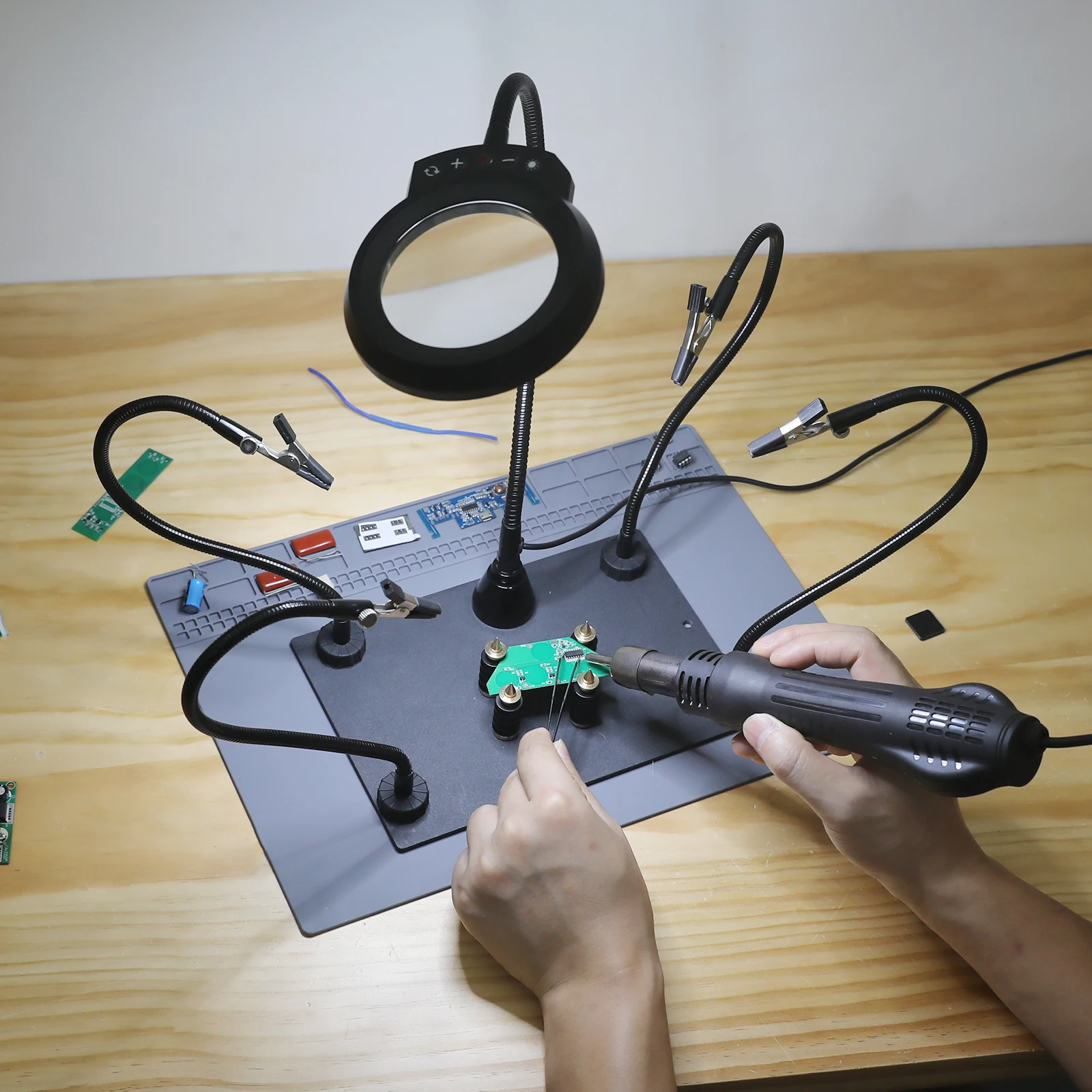 NEWACALOX Stasiun Solder Tangan Bebas Magnetik dengan Alas Perbaikan Anti Selip Lampu Pembesar 5X 4 Penyangga PCB untuk Perbaikan Solder