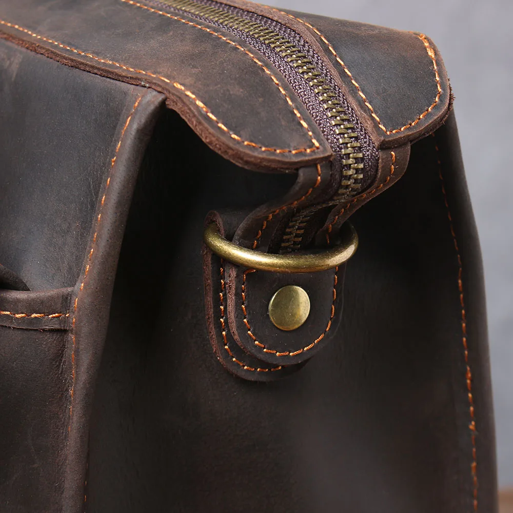 S.WORKER Echtleder-Umhängetasche für Herren, 2-Wege-Tasche, umwandelbar in Schulter- und Rucksacktasche, handgefertigte Herrentasche aus Rindsleder. – Detail 12