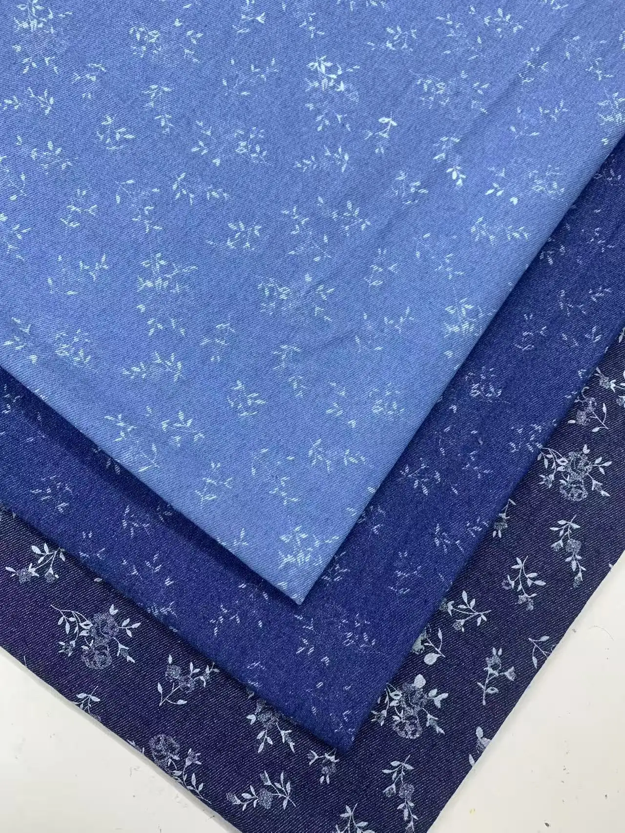 

Джинсовая ткань, утолщенная, в деревенском стиле, с цветочным принтом, жаккардовая стираная джинсовая ткань для шитья платьев, сумок, брюк, сумки, шапки, сделай сам