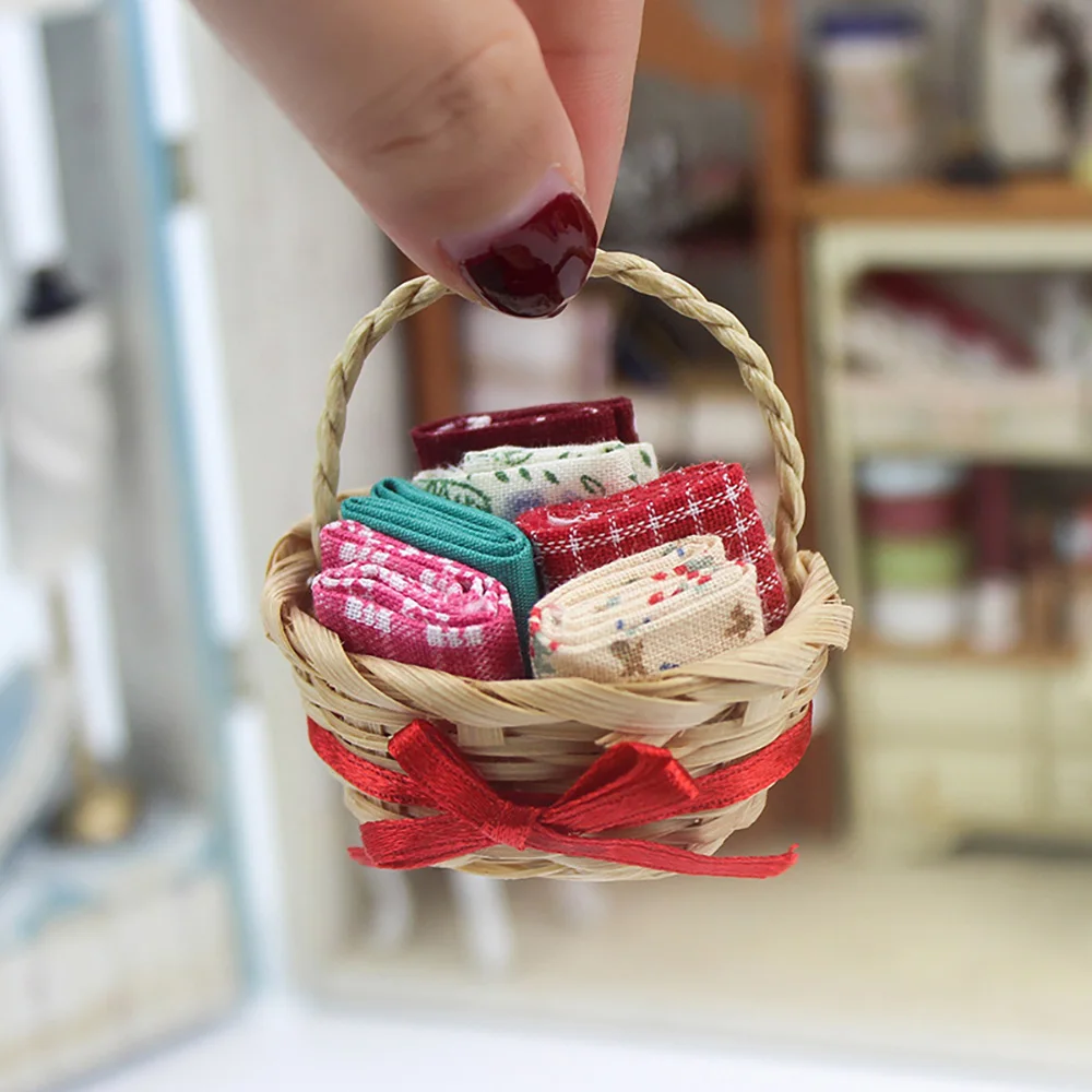 

1/12 Doll House Miniature Cloth Basket Simulation Furniture Model Toys for Mini Decoration Dollhouse Accessories