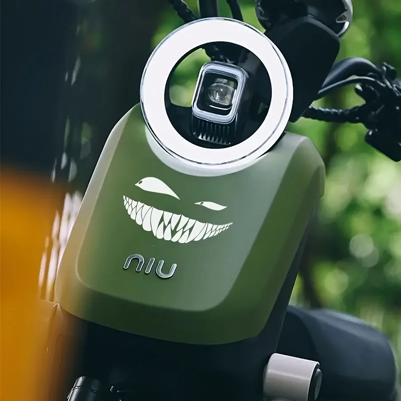 

Светоотражающая наклейка на автомобиль с улыбающимся смайликом, наклейка на мотоцикл, наклейка на окно