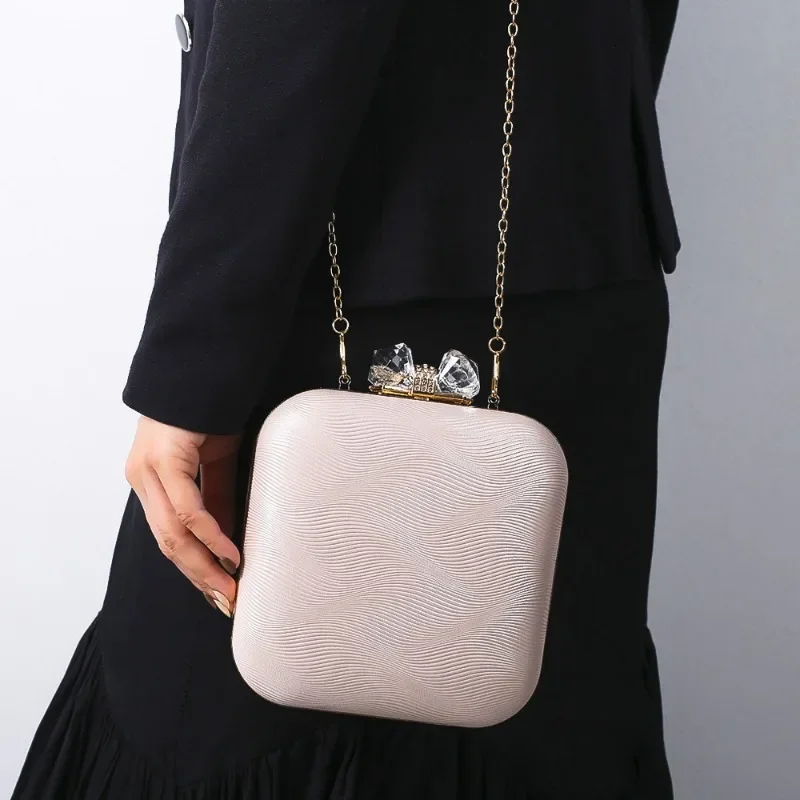 Fashionable Nude Color Evening Clutch Women Crystal Bowtie Buckle Textured PU Elegant Party Vertical Clutch Handbag for Mom