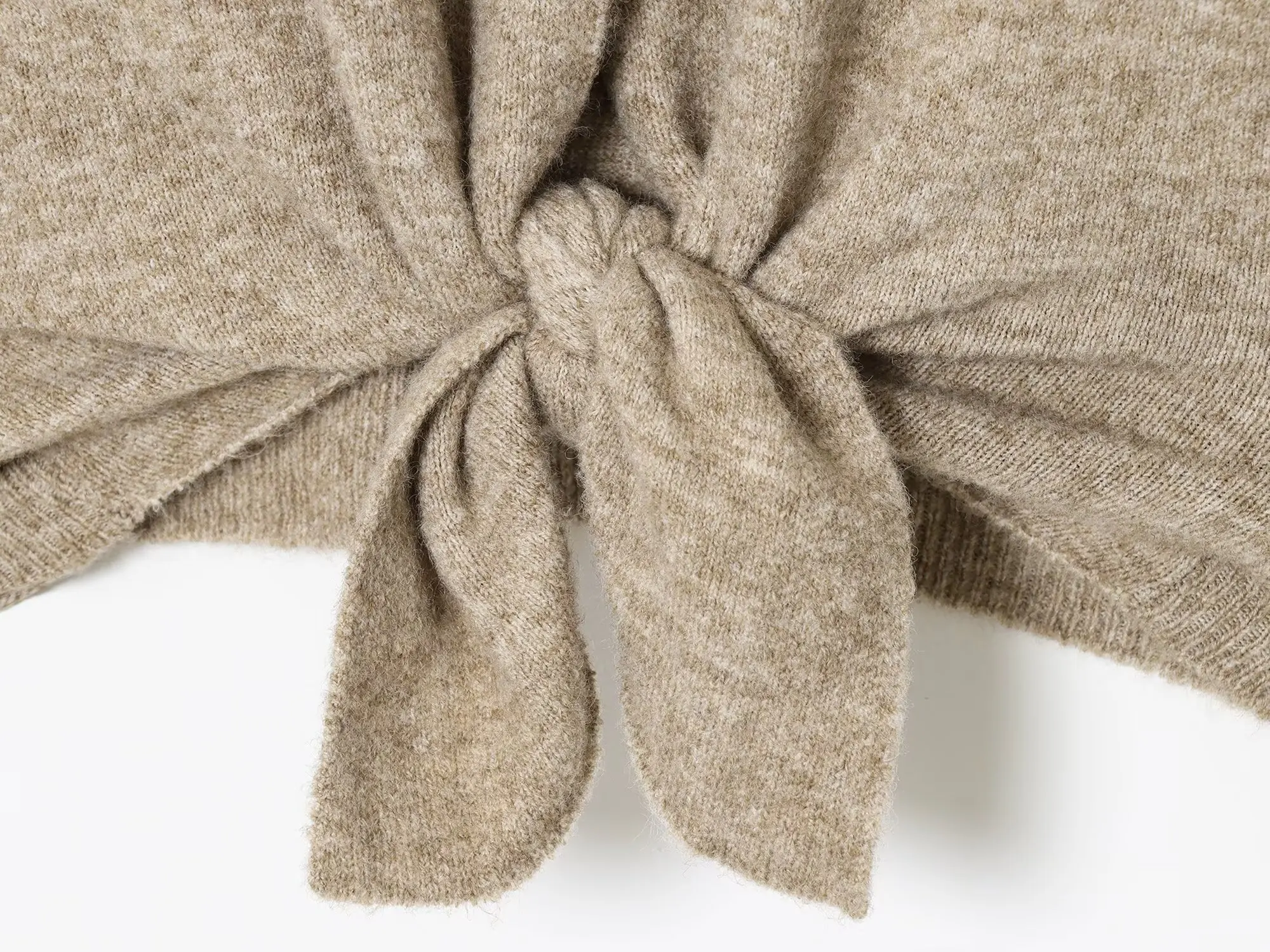 เสื้อโค้ทผู้หญิงคอลเลคชั่นใหม่ ฤดูใบไม้ร่วง/ฤดูหนาว 2025 สีกากี แขนยาว แต่งเชือกผูก ดีไซน์ถักแบบคาร์ดิแกน ทรงหลวม สไตล์ลำลอง เรียบง่าย