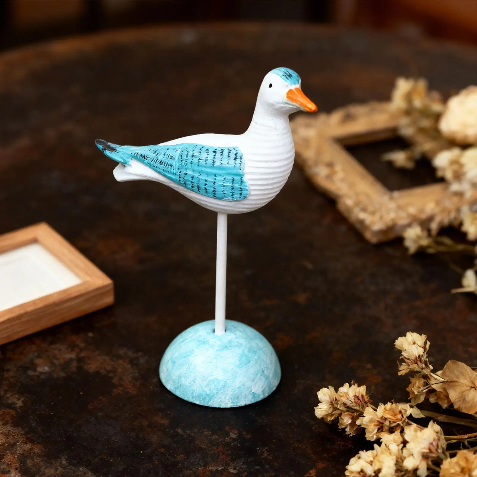 Creative Wooden Seagull Figurine Elegant Animal Statue Decorative Ornament for Housewarming Table Decoration Luxury Decor