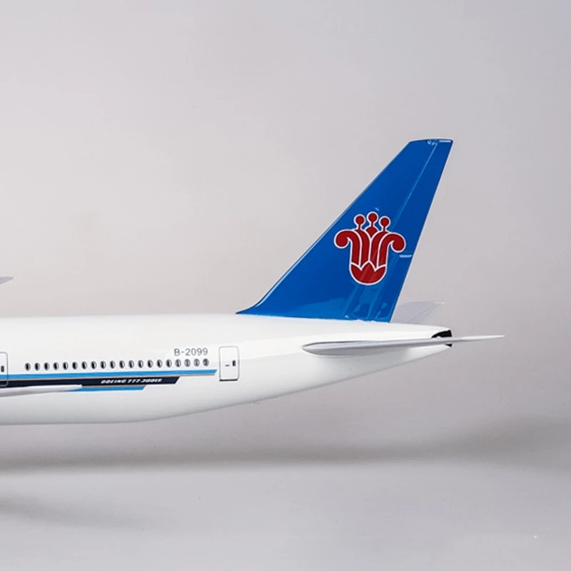 B777 47CM 1/160 Scale China Southern Airlines Airplane Models Airbus Model Aircraft With Light Diecast Resin Collection Display