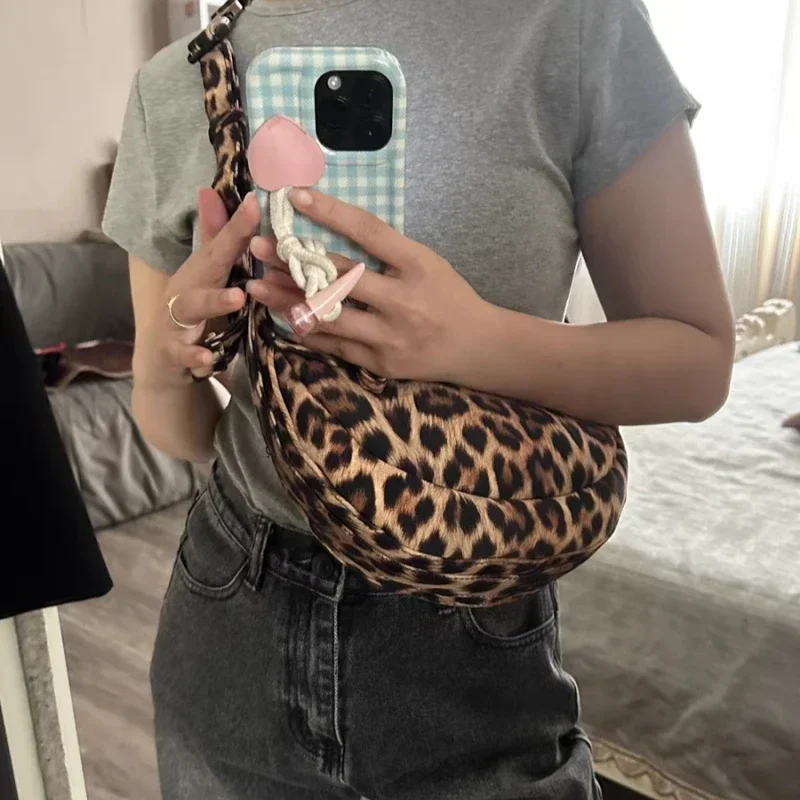 2024 Jesienna nowa torba na klatkę piersiową dla kobiet Trend w modzie Wzór lamparta Duża pojemność Lady Hobo Crossbody Bag Purses Handbag Shopper