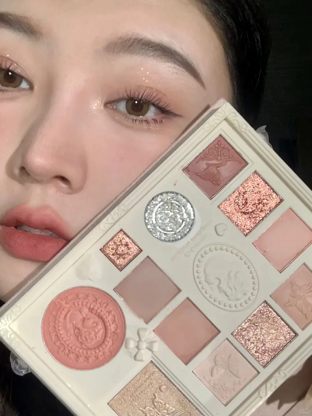 Colorrose Angel Embossed Eyeshadow Palette Blush High Gloss Integrated Palette Shimmer Shine Nude Eye Glitter Make Up Palette