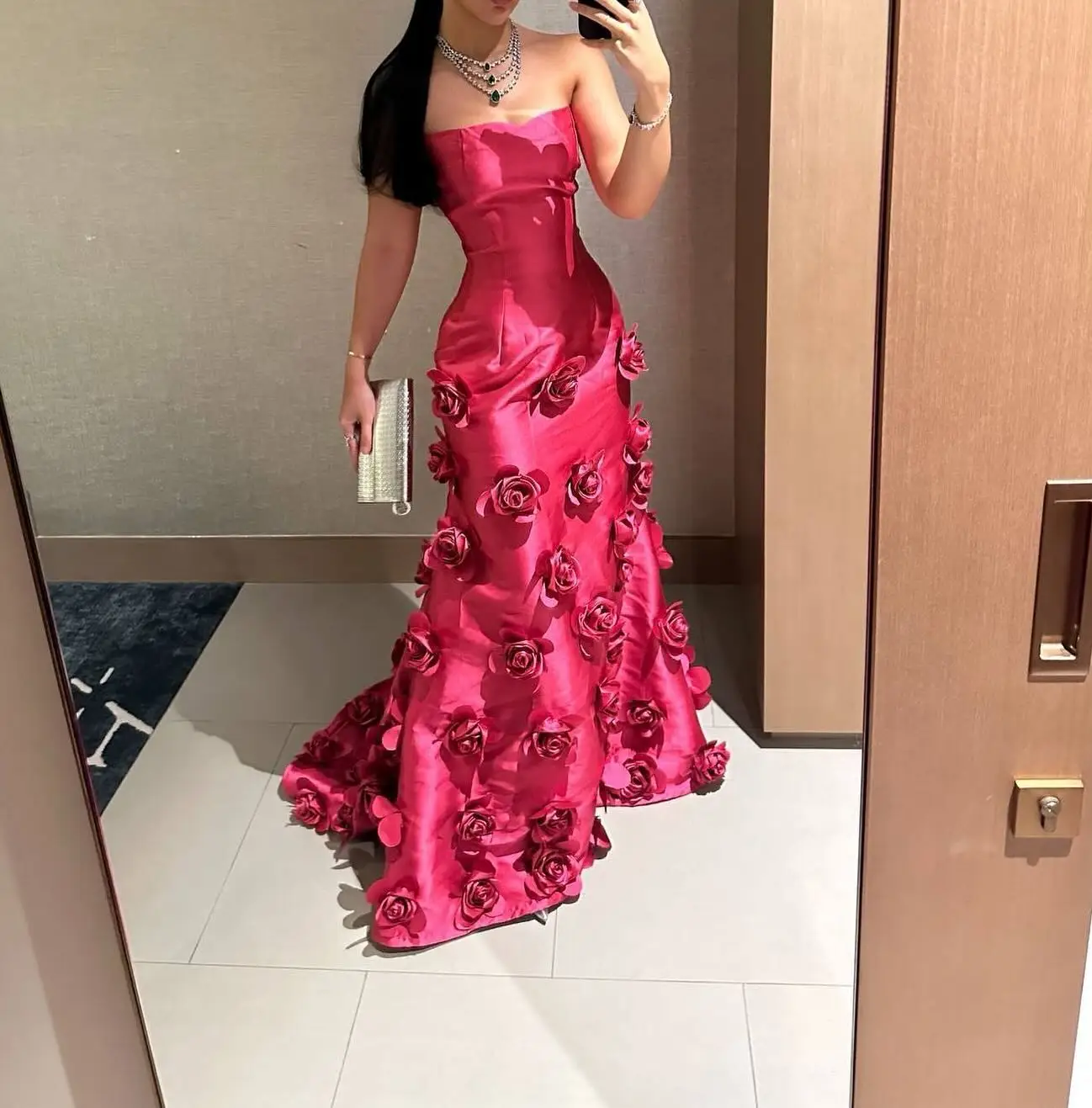 

2025 Custom Made Modern Strapless Satin Prom Dress Sexy Zipper Back Appliques A-Line Sweep Train Evening Dress