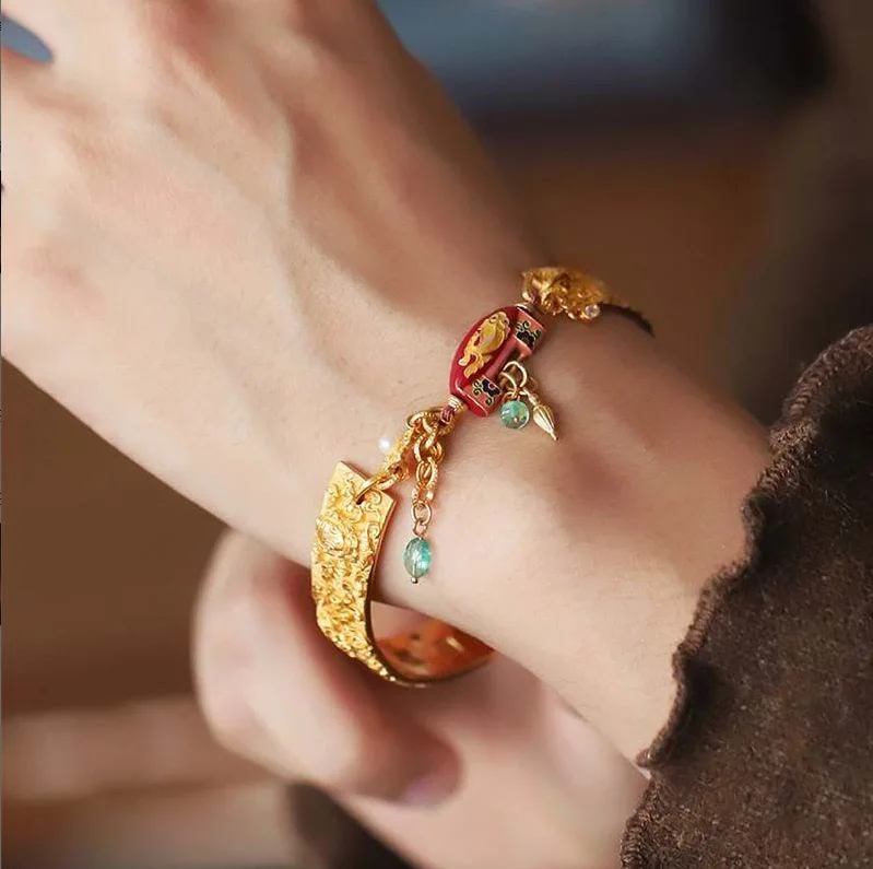 

Guo Chao Ancient Enamel Goldfish Lock Bracelet Relief Hand-carved Babel Bracelet Vintage New Chinese Bracelet Jewelry