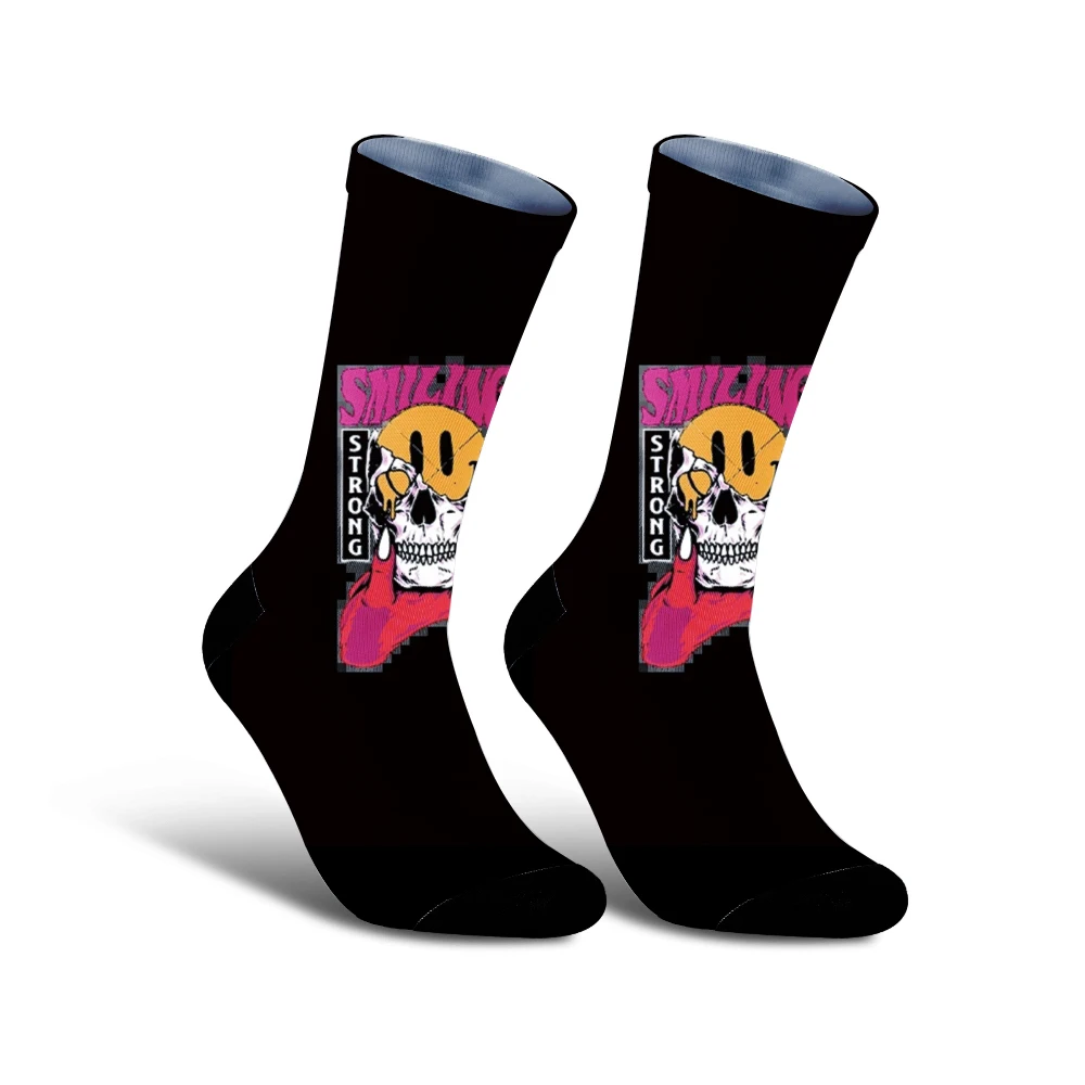 Ciclisti, step up! Calzini resistenti all'umidità e durevoli con fantastici modelli. Rendi il tuo giro un esposizione di moda alla moda in un istantaneo