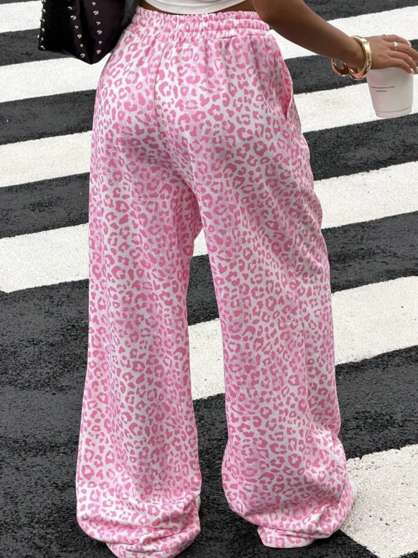 Unisex-Hose mit geradem Bein, lange Hose mit 3D-Look und rosa Leopardenmuster, schnelltrocknende Hose, lässige Sport- und Freizeit-Hose für Damen und Herren, lockere Y2K-Streetwear-Hose. – Detail 5