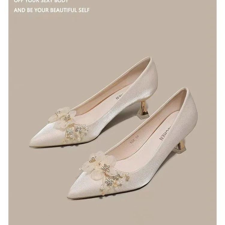 

Милые сандалии для женщин, вечерние шлепанцы, классическая обувь на необычном среднем каблуке для женщин, летние сандалии с острым носком и цветочным принтом