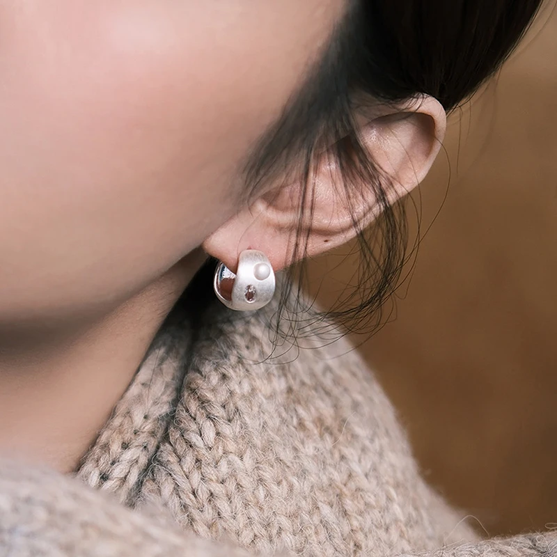 GANPUP Minimalistische Silberfarbene Creolen für Damen, Koreanische Mode, Neuer Ohrschmuck, Geschenk für Party und Urlaub. – Detail 1