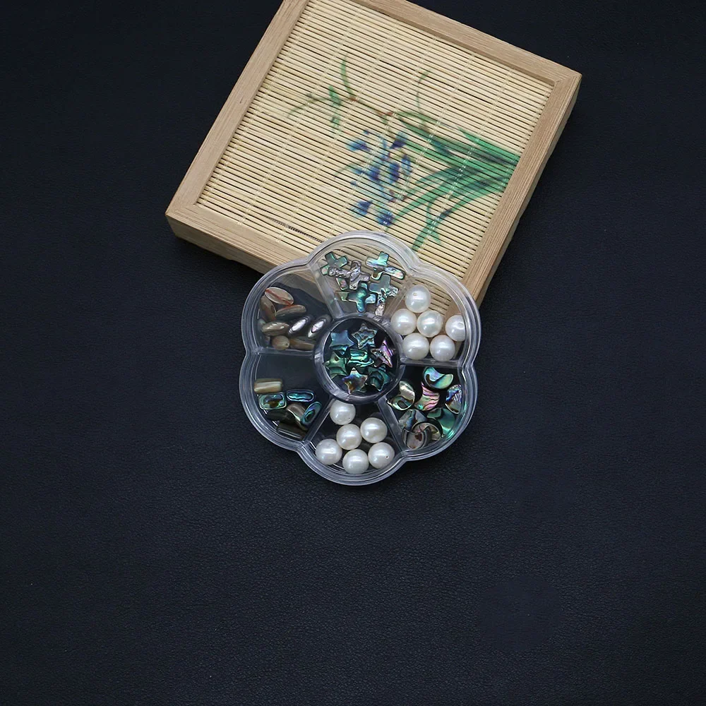 

Classic Plum Blossom-Shaped Transparent Plastic Jewelry Box for Storing Necklaces Bracelets Beads Earrings and Other Jewelry