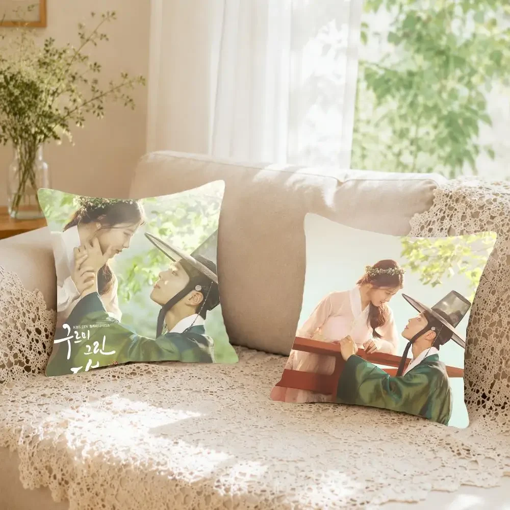 Historical drama Moonlight Drawn by Clouds Cushion Cover Faux fur decorative Dark academia style Cat scratching post Rustic Spa