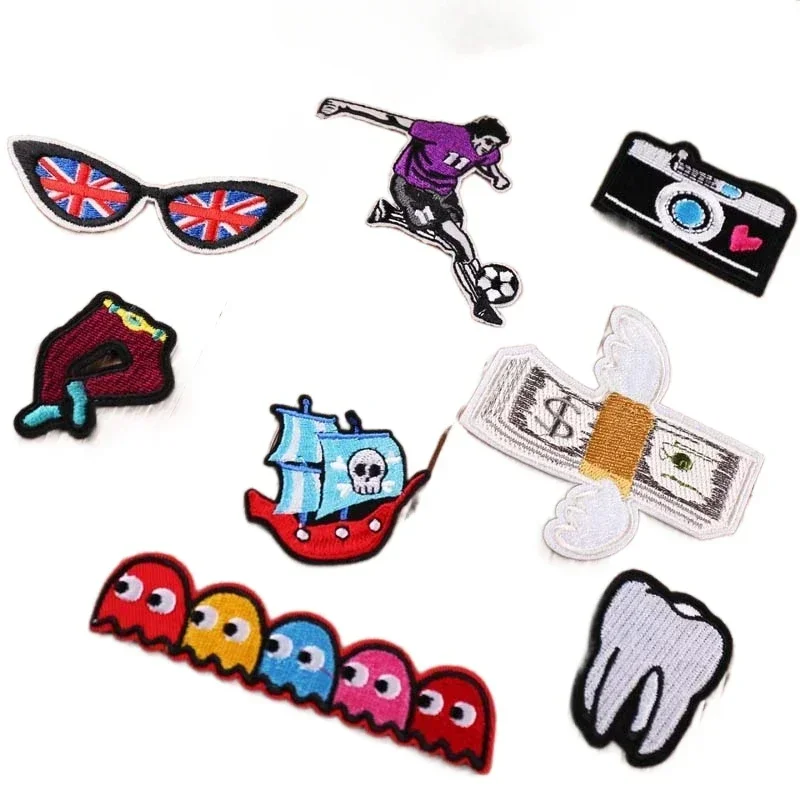 

50pcs/Lot Luxury Anime Embroidery Patch Pirate Flag Glasses Dollar Camera Tooth Football Clothing Decoration Craft Diy Applique