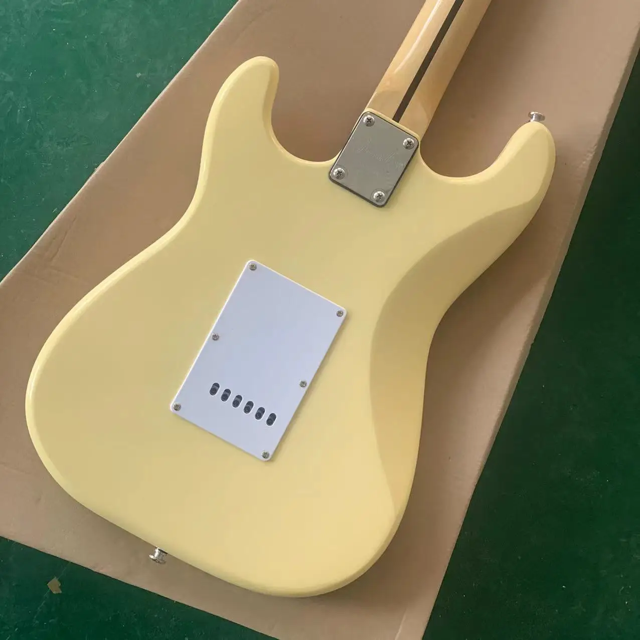 Vintage Yellow Cream Yngwie Malmsteen Scalloped Maple Fretboard ST, 6 Strings Electric Guitar, Factory  electric guitar guitarra