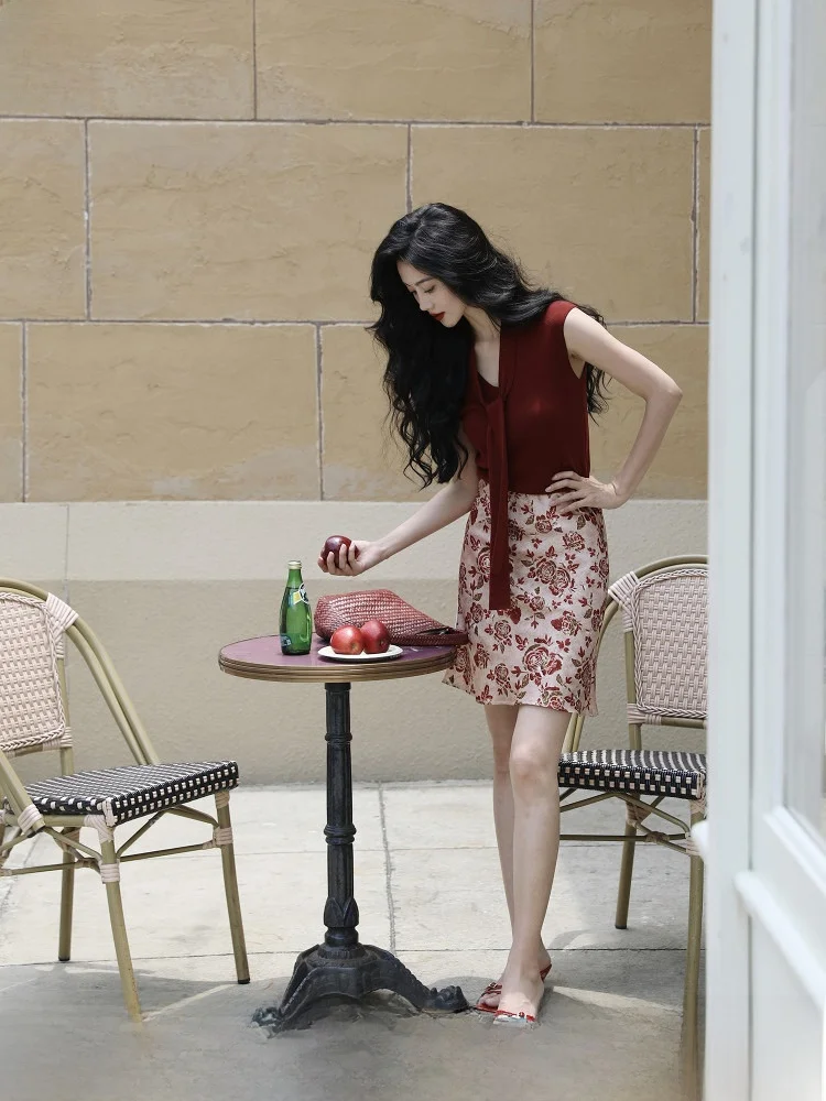 

TAIYANG OFFICE Red Svel Knitted T-irt Women's Summer Slimming Commute Sle irt with Sa U-Ne Regular Length