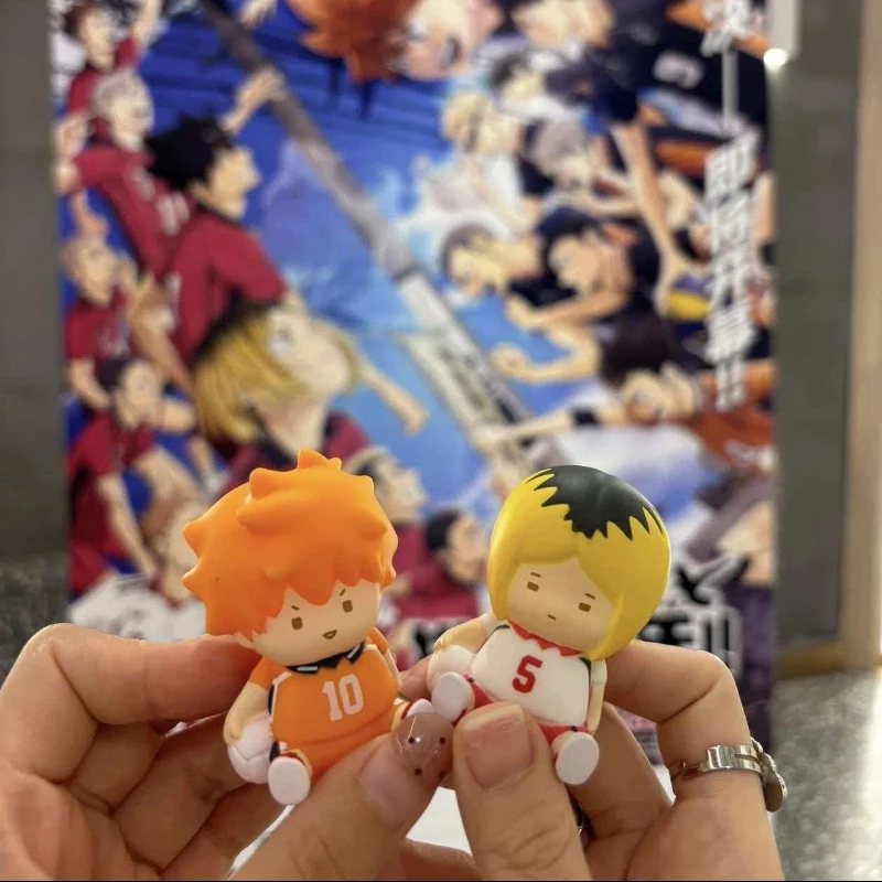 

Новинка в наличии: Фигурка-капсула волейболиста (молодежная версия, сидящий в позе) в разных цветах, модель-украшение, сувенир для фанатов