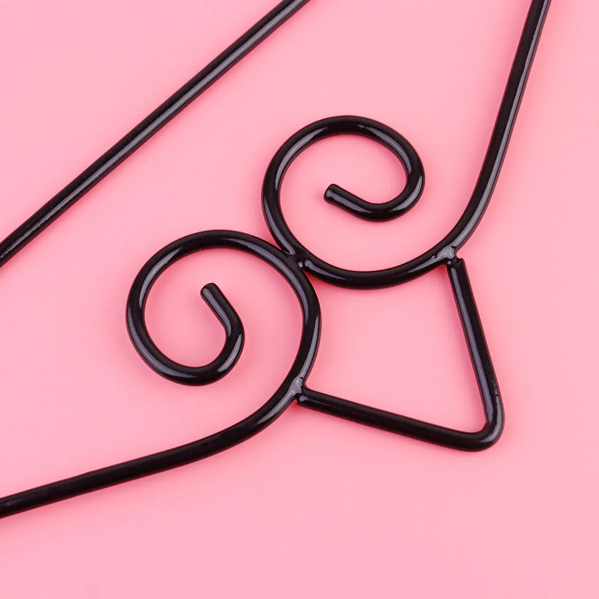 

2Pcs Garden Flag Pole Accessories Metal Hanging Rack Sturdy Holder for Outdoor Yard Flags Stand Party Store Tearoom