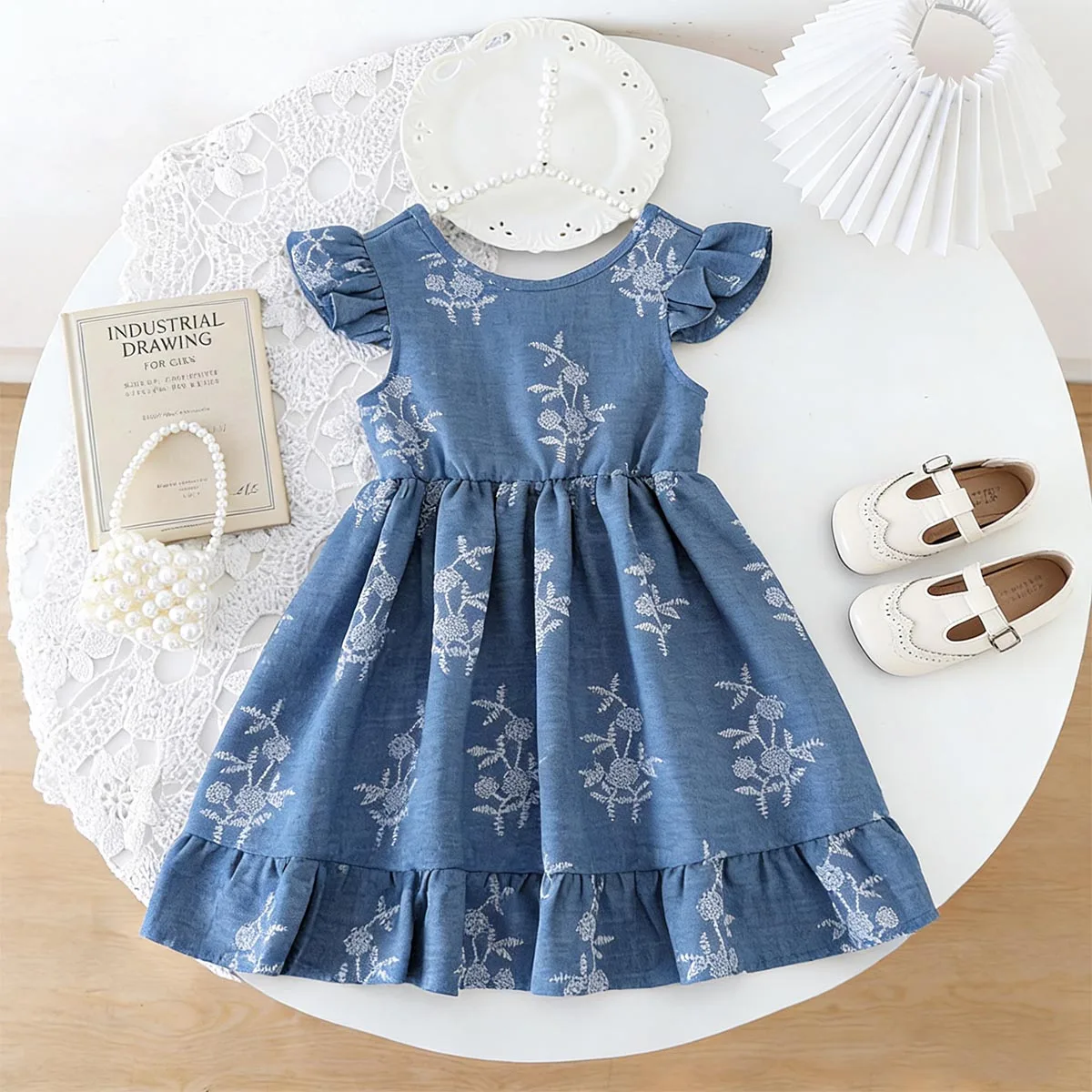 Mädchen-Knielanges Sommerkleid mit abnehmbaren Schleifen und Rückenausschnitt - Allover-Print Strand- und Urlaubskleidung für Kinder – Detail 3