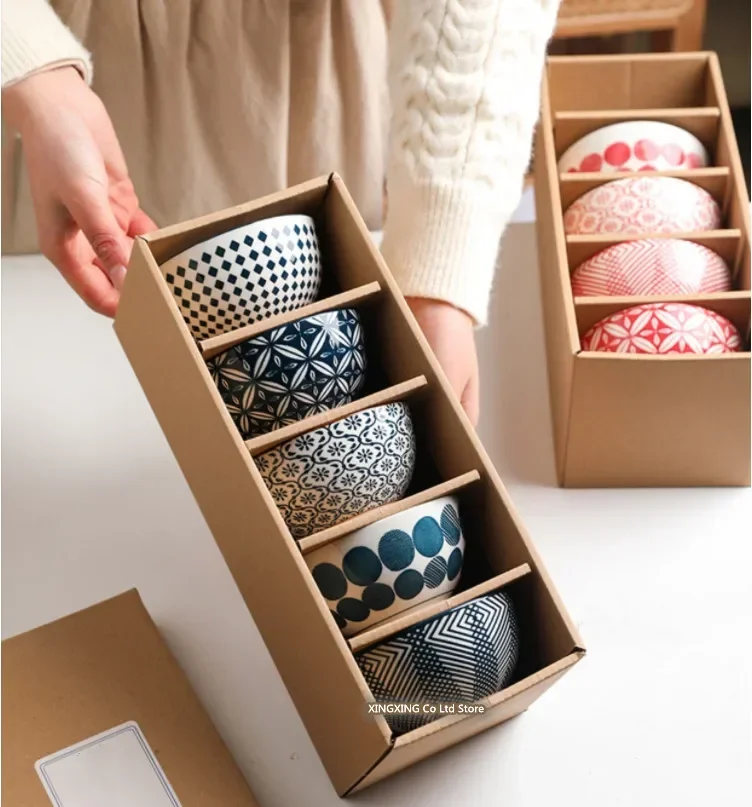 

A set of Japanese ceramic bowls for ramen, soup bowls, kitchen utensils, printed patterns, gift boxes, 5 rooms, 4.5