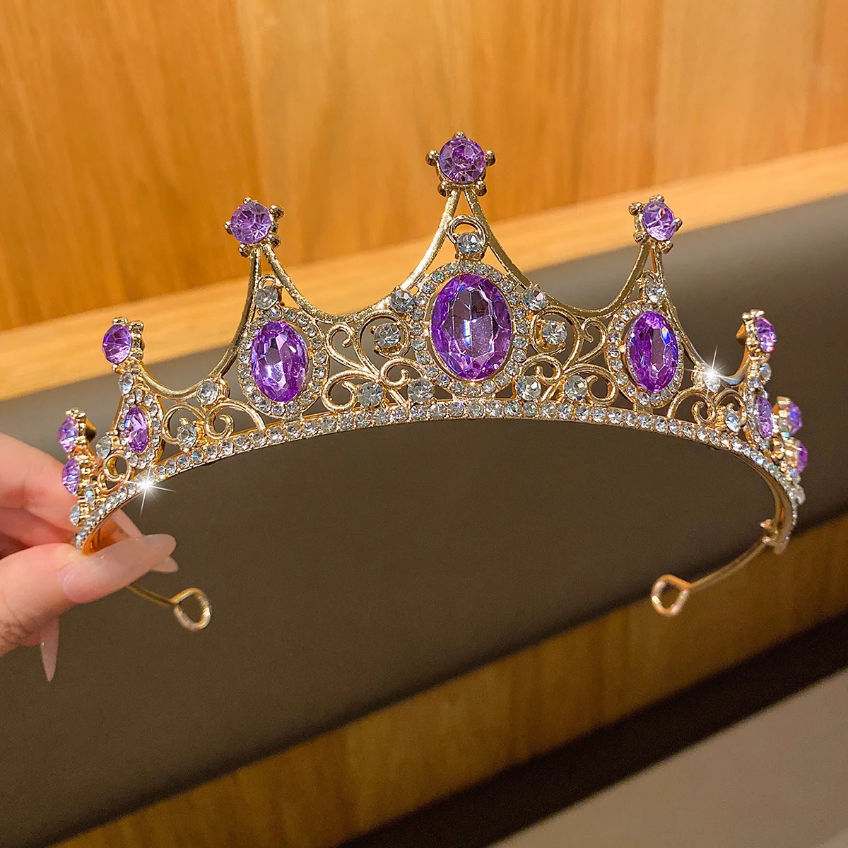 1 purple rhinestone alloy crown, sweet and fashionable, suitable for birthdays and performances as a hair accessory