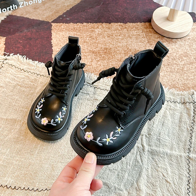 Girls Fashion Floral Boots Princess Sweet Rubber Sole Anti-slip Fashion Kids Ankle Boots Embroidery Flower 2026 Autumn Winter