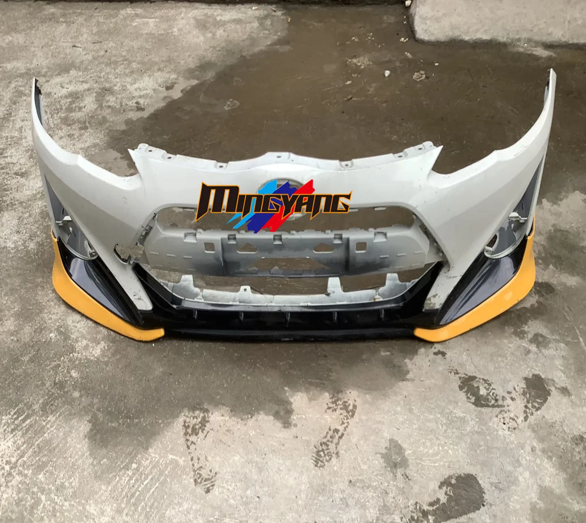 

Modification MY Design PP Plastics Body Kit With Light Front Lip Side Skirt Diffuser for Prius C Aqua 2015