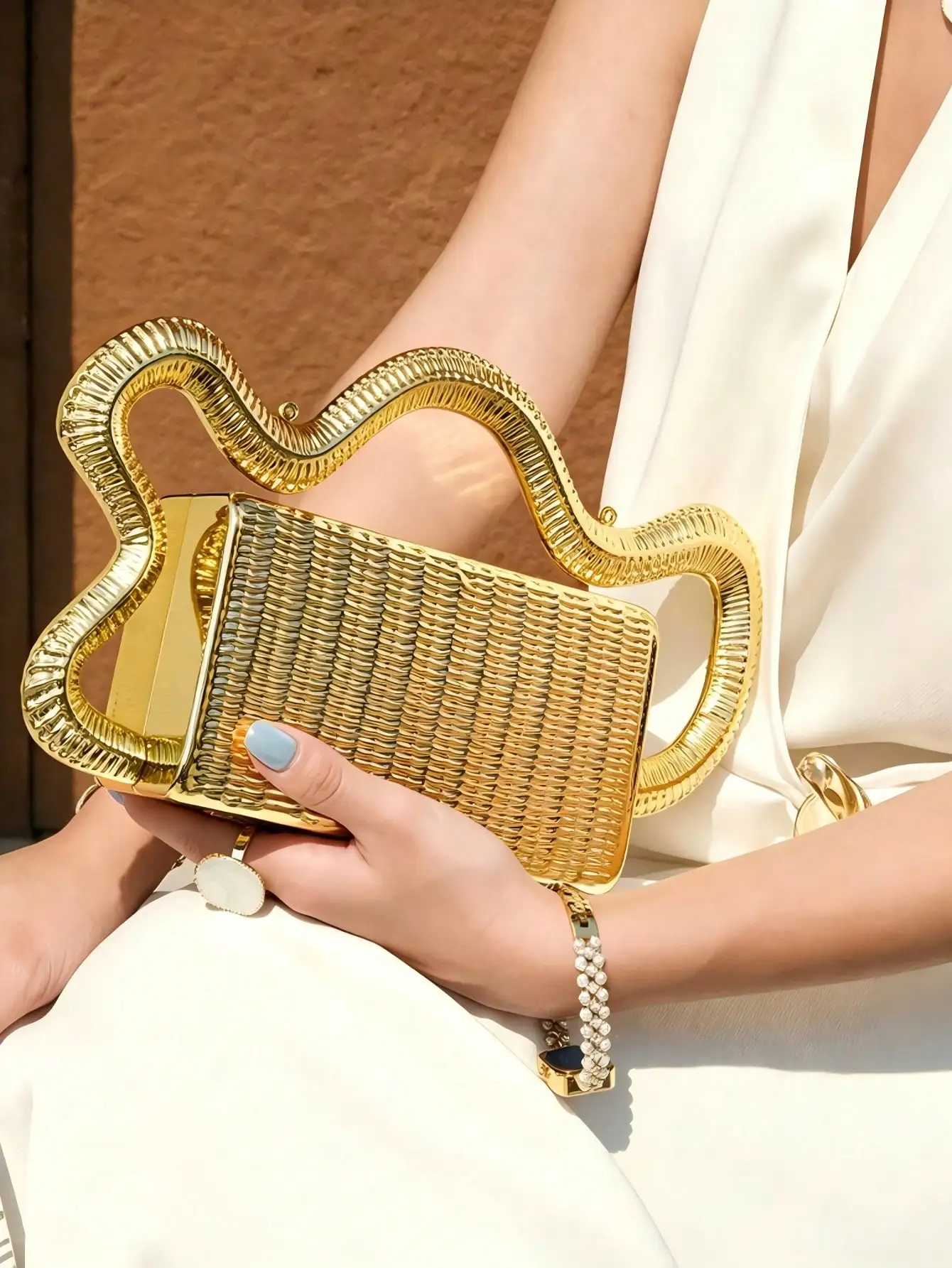 Gold Textured Metal Evening Clutch With Wavy Top Handle, Luxury Hard Box Crossbody Bag With Detachable Chain For Wedding Prom Cocktail Gift
