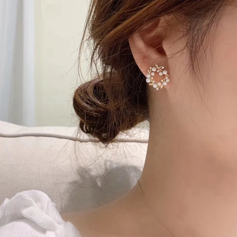 925 Silver Needle Korean Fashion Pearl Wreath Earrings For Women Jewelry 2024 Trending New Women\'s Crystal Flower Stud Earrings