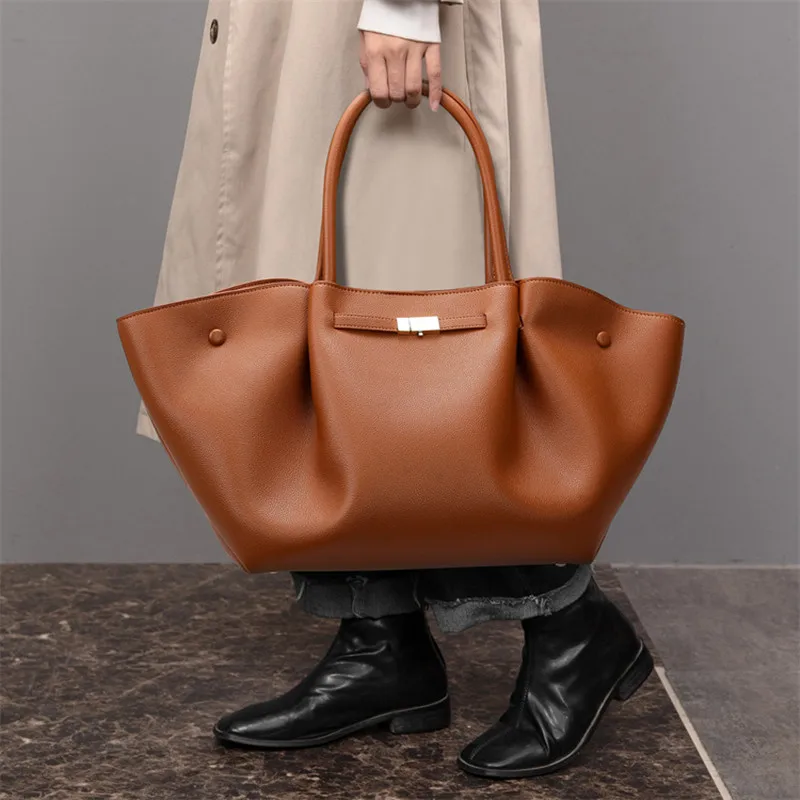 

2025 Luxury Designer Women Fashion Large Capacity Trapeze Handbag Brand High-end Metal Lock Underarm Tote Bag Chic Shoulder Bag