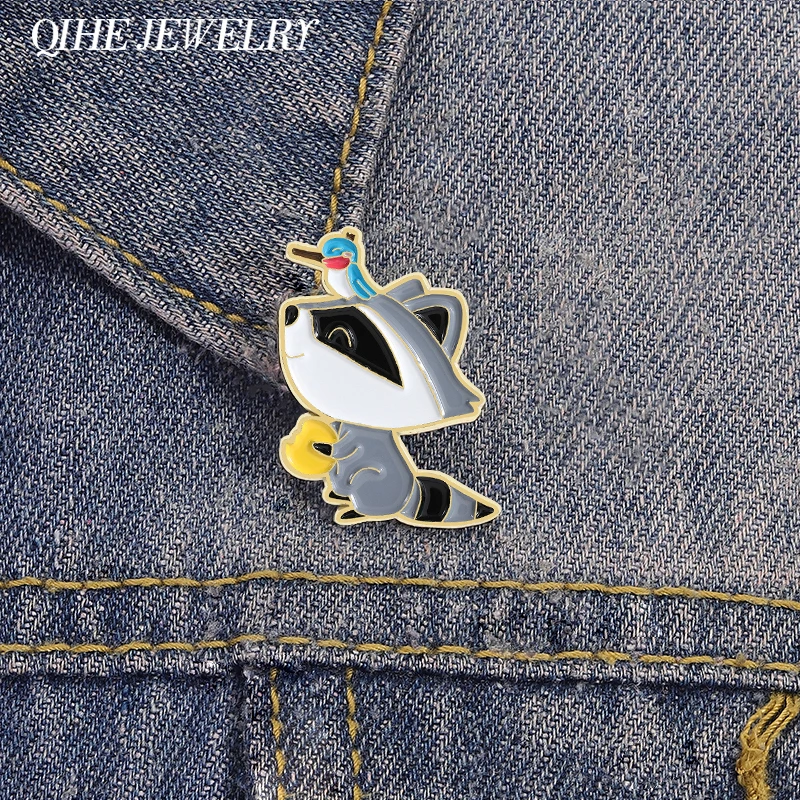 Cartoon Anime Film Charakter Waschbär & Vogel Emaille Pins Tier Broschen für Frauen Revers Rucksäcke Abzeichen Mode Schmuck Geschenke