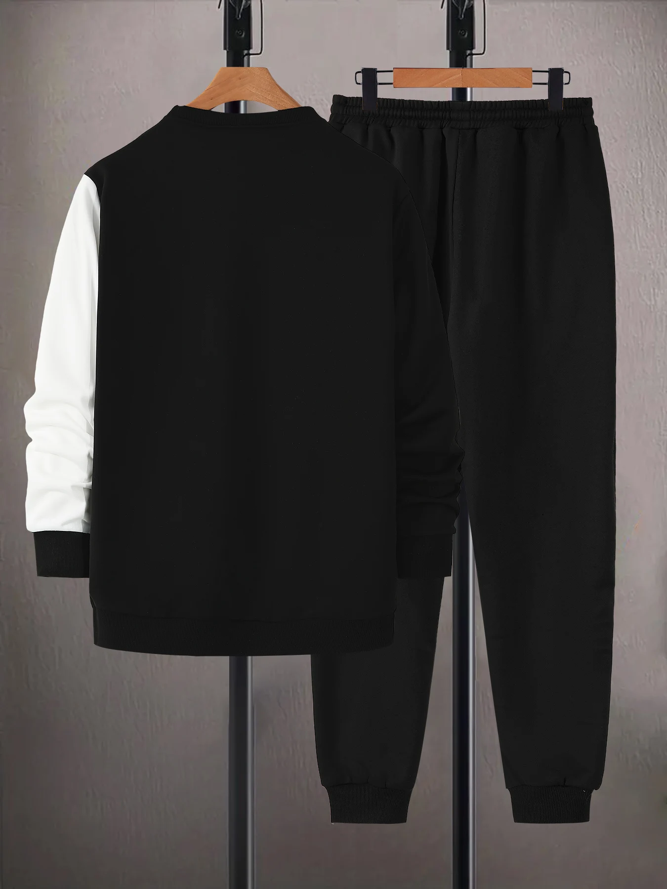 Men's Black and White Vertical Stripe Color-Block Crewneck Long-Sleeve Sweatshirt and Black Jogger Sweatpants Two-Piece Set, Spring and Autumn Loose Trendy Sports Suit, Mature Men's Daily Commute Casual Outfit Complete Set view 3
