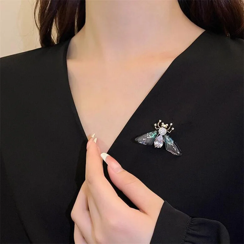 Delicate Butterfly Honeybee Brooches Pins For Women Girls Retro Transparent Insect Pins Badge Trendy Jewelry Accessories Gifts