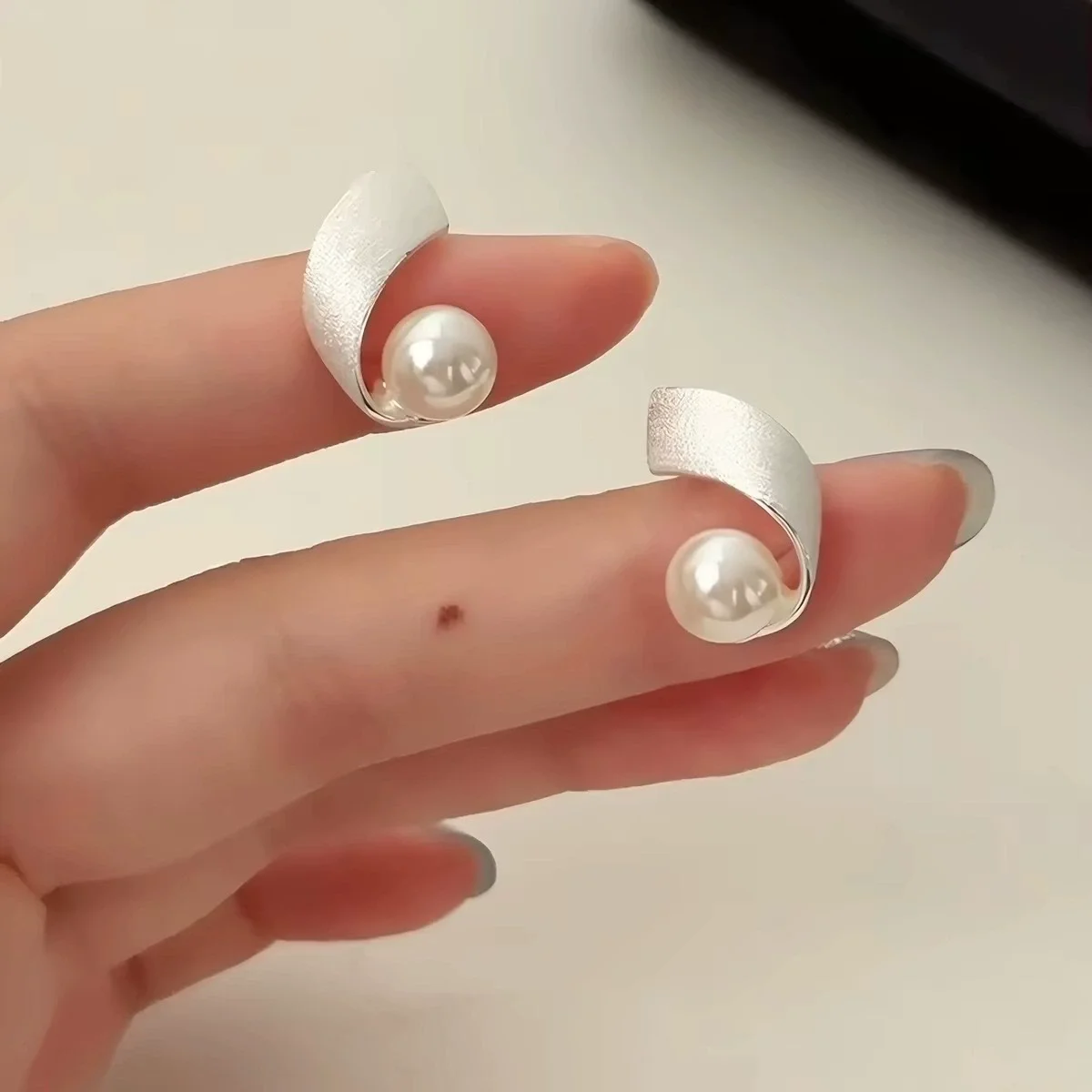 925 Sterling Silver Spiral Pearl Earrings For Women Fashionable and Versatile Jewelry Accessories Gift