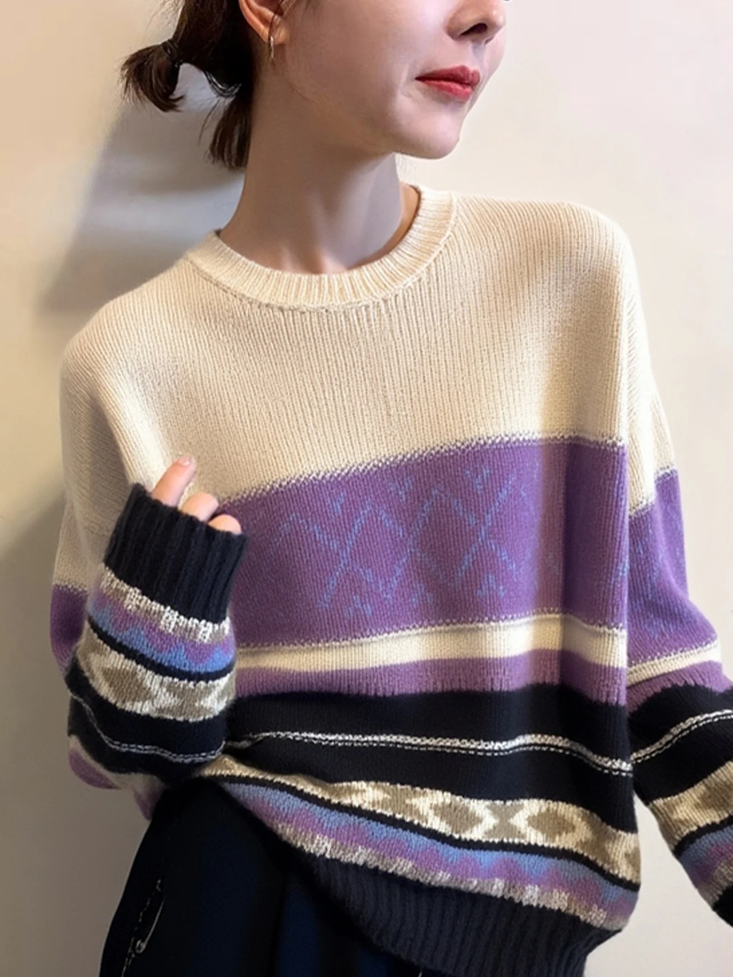 

Comfortable High-End Knitted Sweater Long Sve Overhead Color Blo Design Soft Faionable Commute Winter Wear round Ne