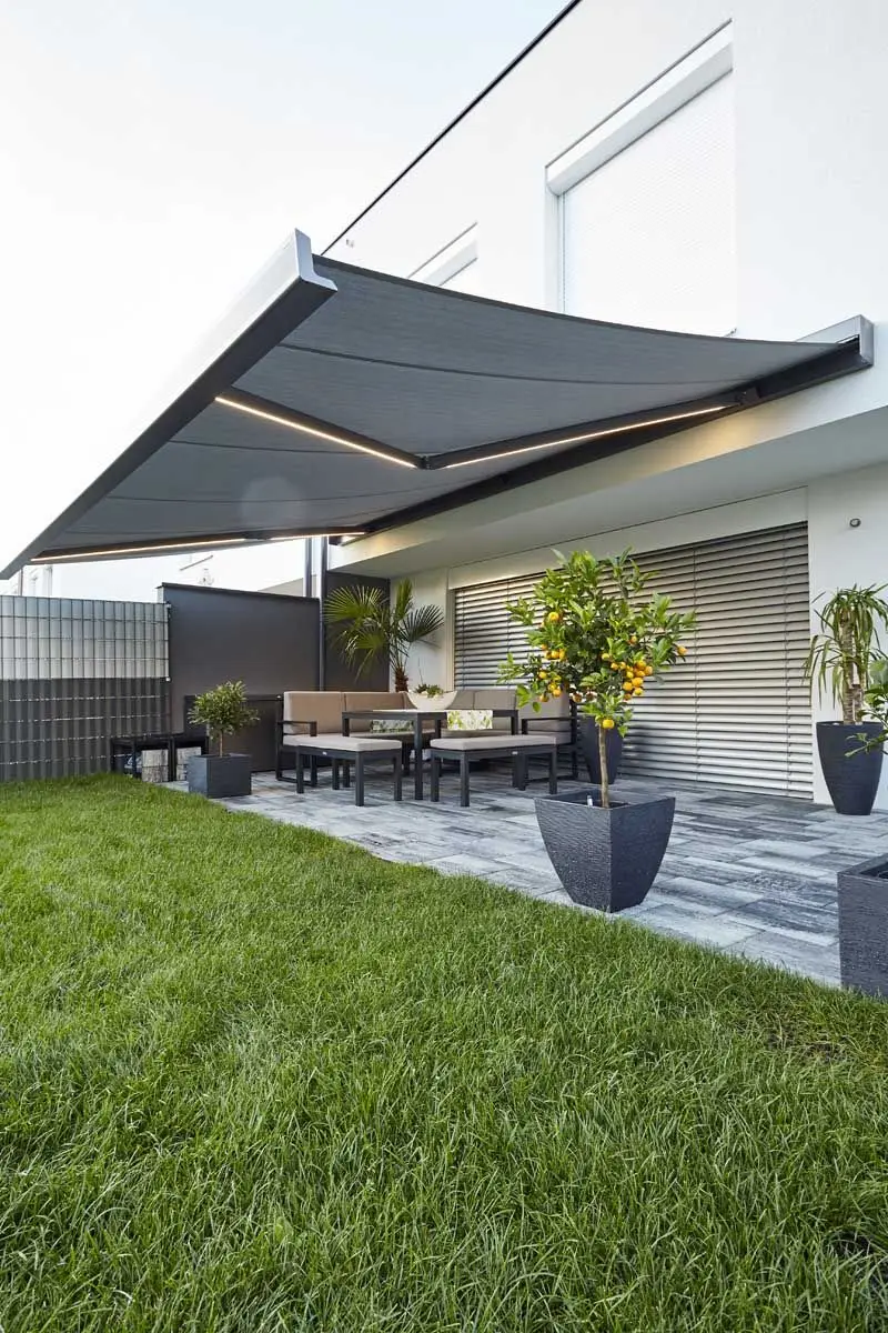 Factory Wholesale Motorized Durable Outdoor Awning with LED Lighting Retractable Awnings Retractable Roof Full Cassette Awning