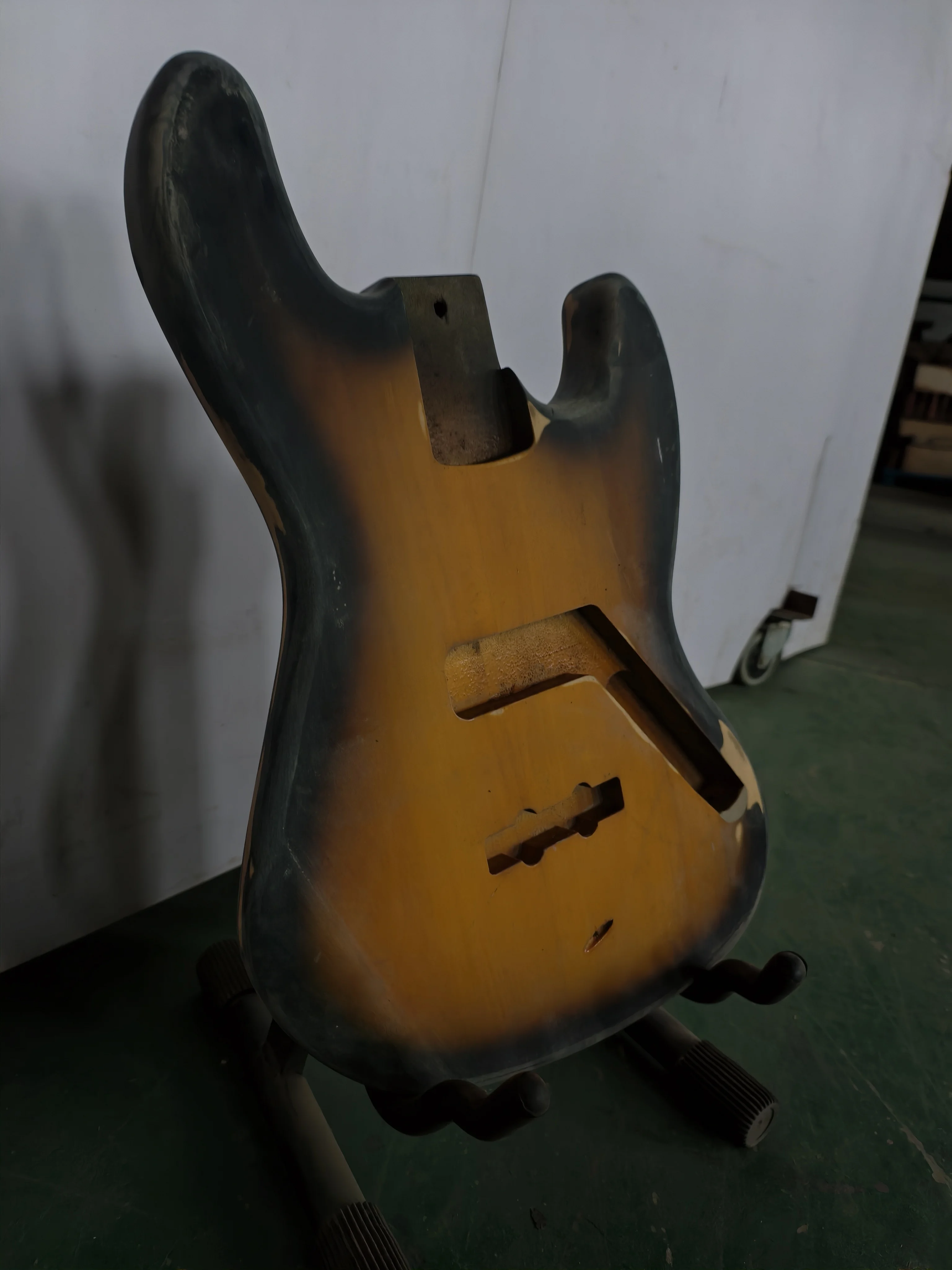 Defective guitar body, poplar body, sunset bass board, electric guitar accessories, shipped not in the main picture - view 2
