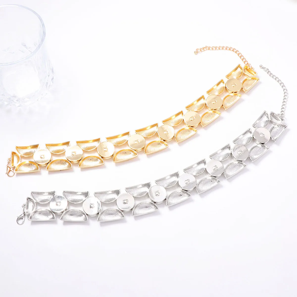 Auffällige, klobige Gold-Choker-Halskette für Frauen, geometrische Metallhalsketten, Statement-Schmuck, Halsaccessoires 2026 – Detail 7