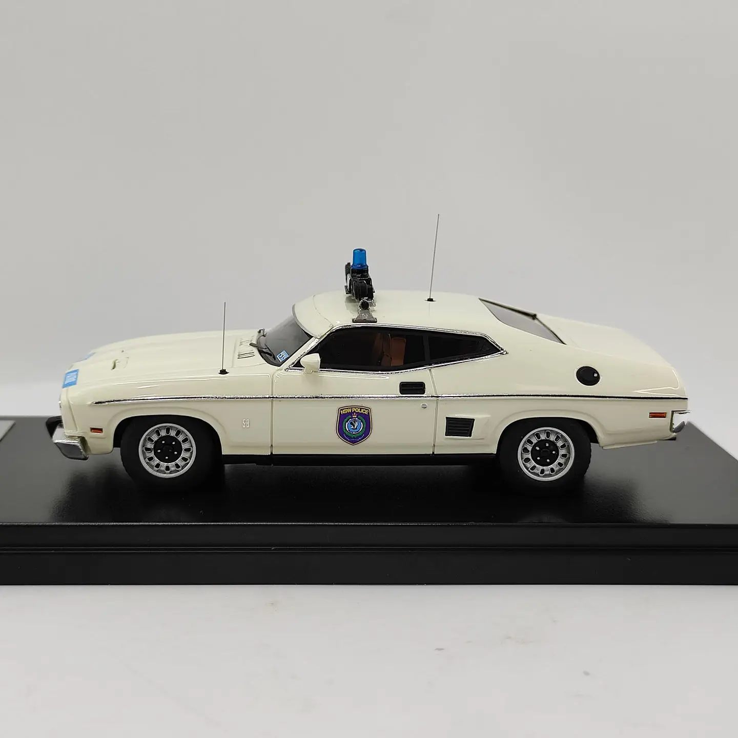 Signal 1 1:43 Scale Falcon New South Wales Highway Patrol 1977 Resin Car Model