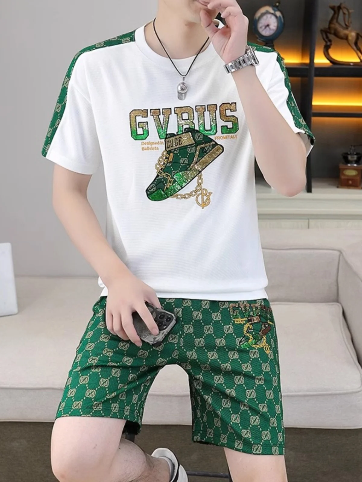 

Летний комплект: мужские шорты и футболка с вышивкой стразами и надписью, европейский стиль, модные брюки средней длины