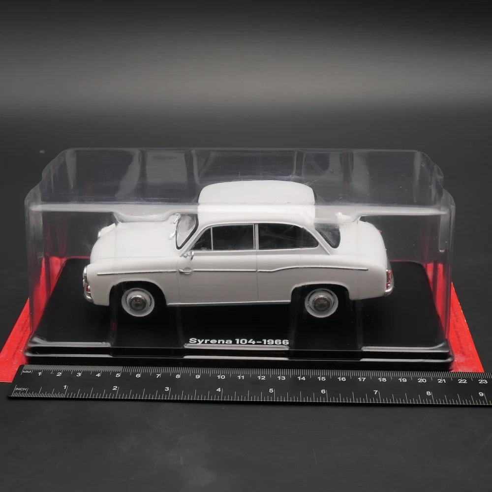 Diecast Ixo 1:24 Scale Syrena 104 1966 Soviet Selena Alloy Model Metal