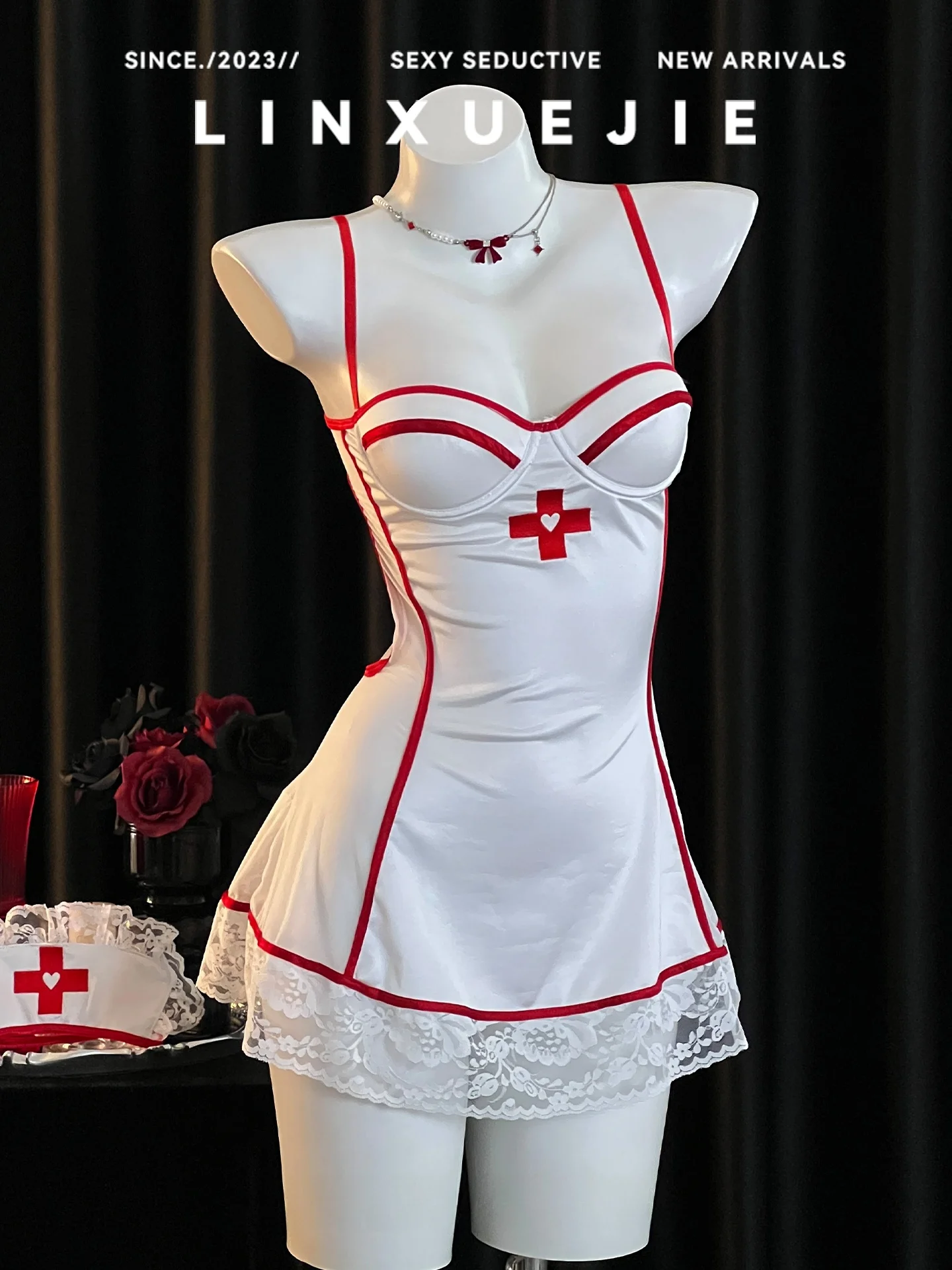 セクシーな甘いナース制服コスプレワンピースドレス、胸パッド付き、背中開き、ストラップレス、林雪潔風女性用下着