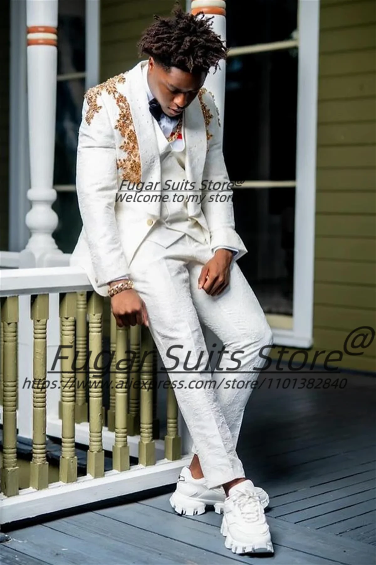Elegant Jacquard Golden embroidery Luxuly Men Suits Customized Plus Size Men Suits 3 Pcs Sets Groom Wedding Tuxedos Ropa Hombre